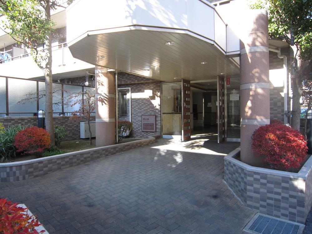 Entrance. Common areas