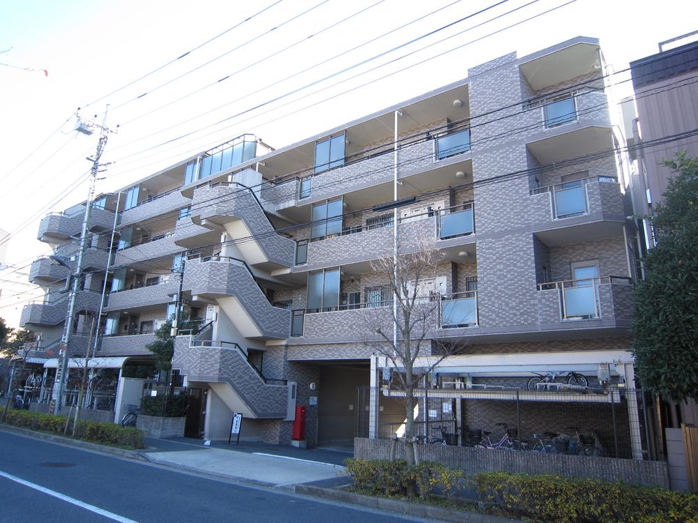 Local appearance photo. Local (12 May 2013) Shooting