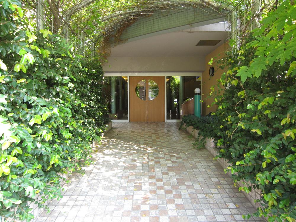 Entrance. Common areas