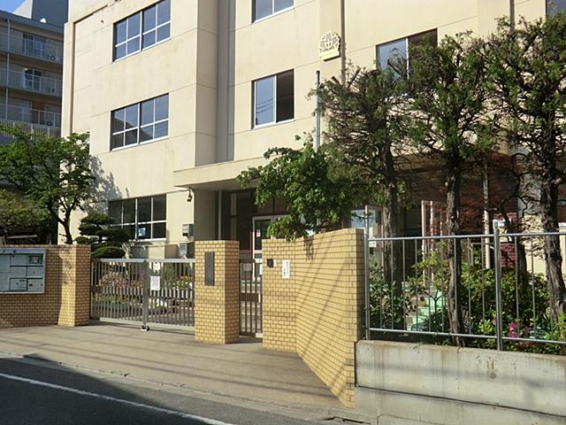 Junior high school. 550m to Adachi Ward twelfth junior high school