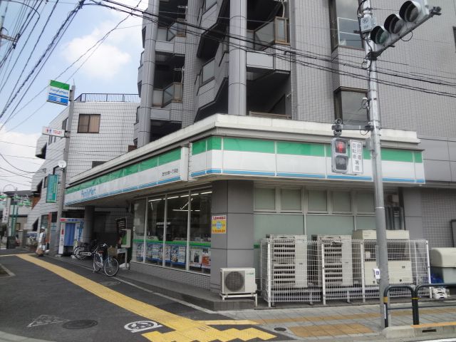 Convenience store. FamilyMart Nishitakenotsuka chome store up (convenience store) 90m