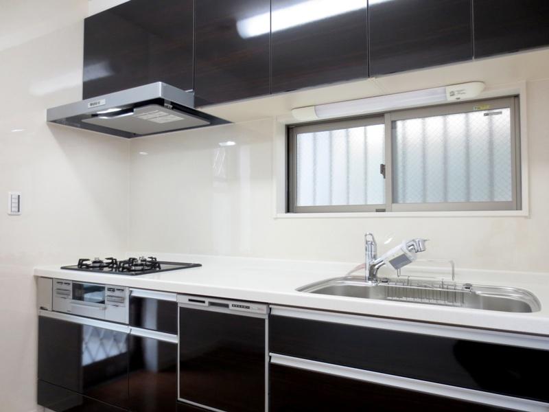 Kitchen. A Building kitchen Enhancement of the facilities you can show off to friends!