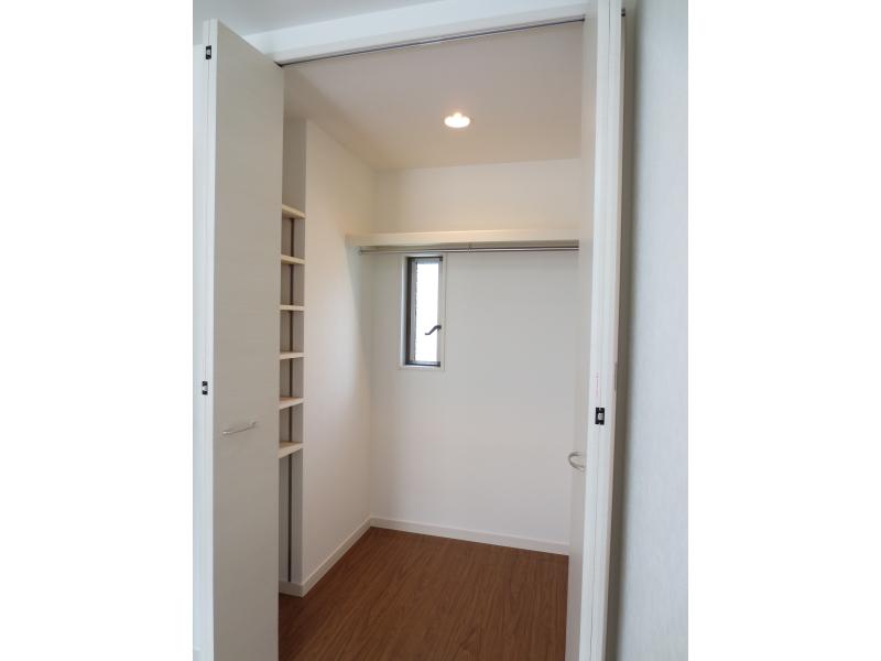 Receipt. A Building Walk-in closet