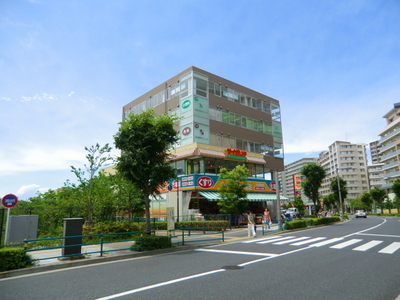 Dorakkusutoa. Segami (drugstore) up to 100m