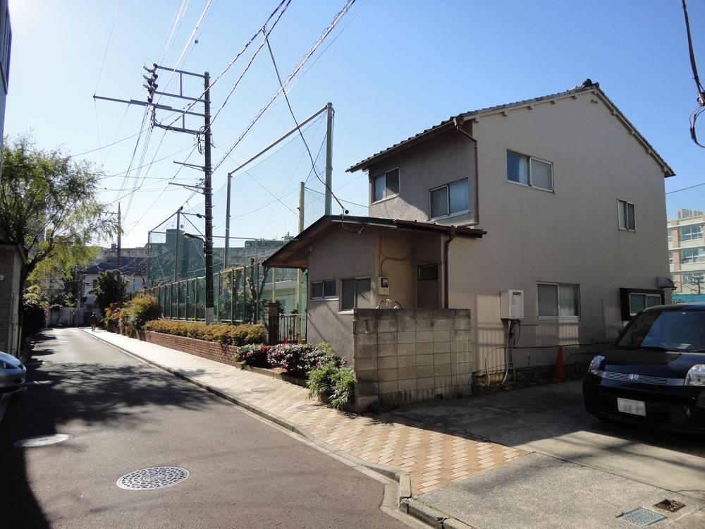 Local land photo. Buildings have local (12 May 2013) Shooting