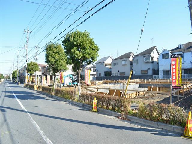 Local photos, including front road. Front road 12m