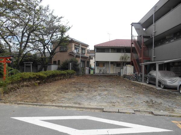 Local photos, including front road. Local (11 May 2013) Shooting