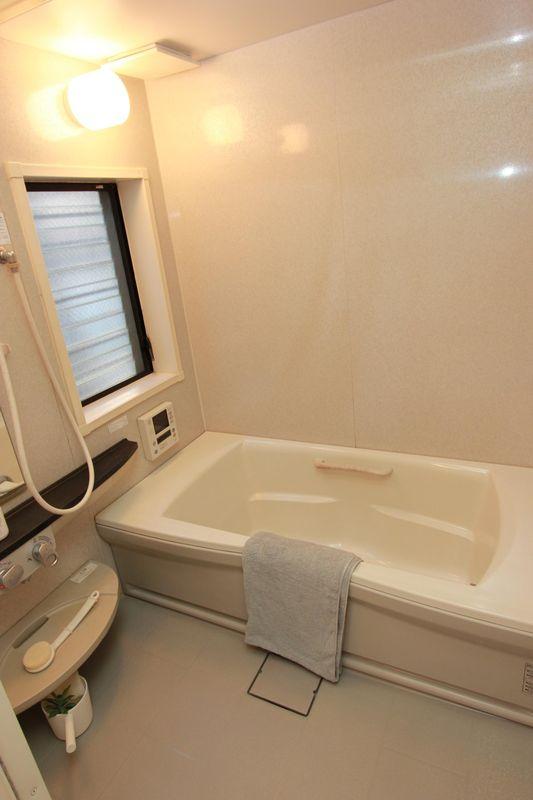 Bathroom. System bus with a window
