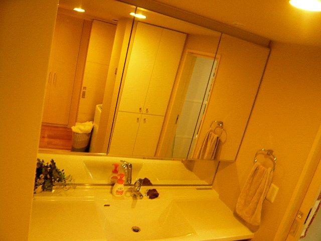 Wash basin, toilet. wide ・ Wash dresser