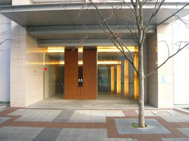 Entrance. Calm Entrance