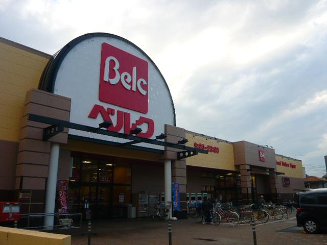 Supermarket. 317m to Berg