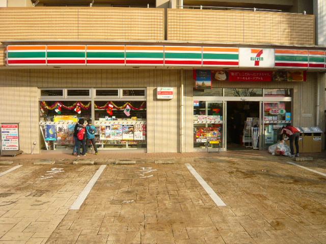 Convenience store. 155m to Seven-Eleven
