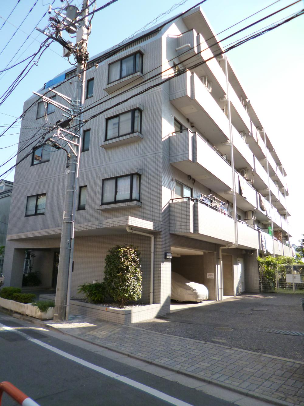 Local appearance photo. Local (11 May 2013) Shooting