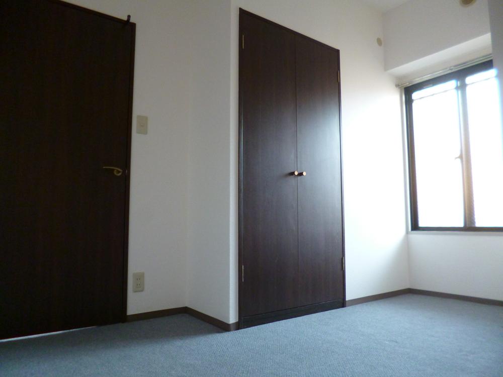 Non-living room. Indoor (11 May 2013) Shooting