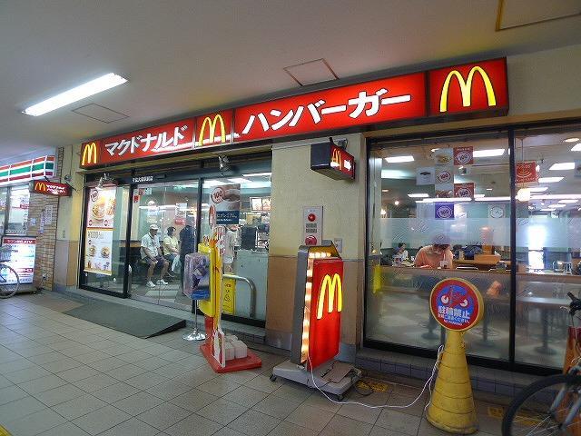 restaurant. McDonald's Senjuohashi Ekimae to (restaurant) 709m