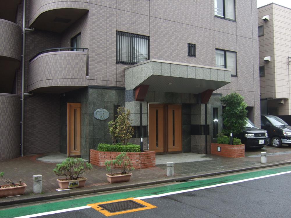 Local appearance photo. Local (10 May 2013) Shooting