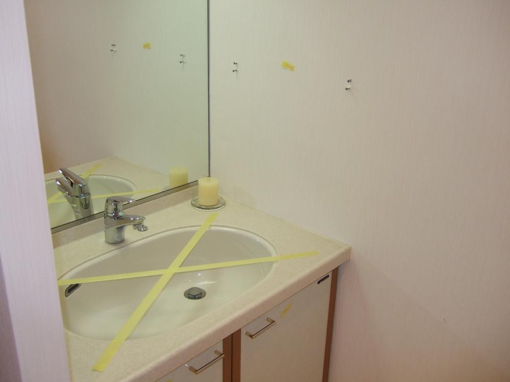 Wash basin, toilet. Indoor (10 May 2013) Shooting