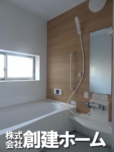 Bathroom. Spacious bath of 1 pyeong size There is also a window, Moisture measures also OK!