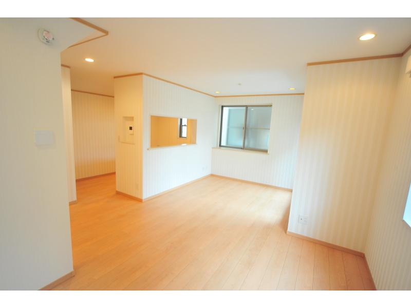 Living. Building 2 living