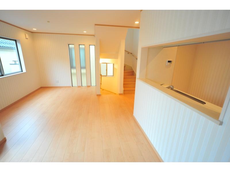 Living. Building 2 living