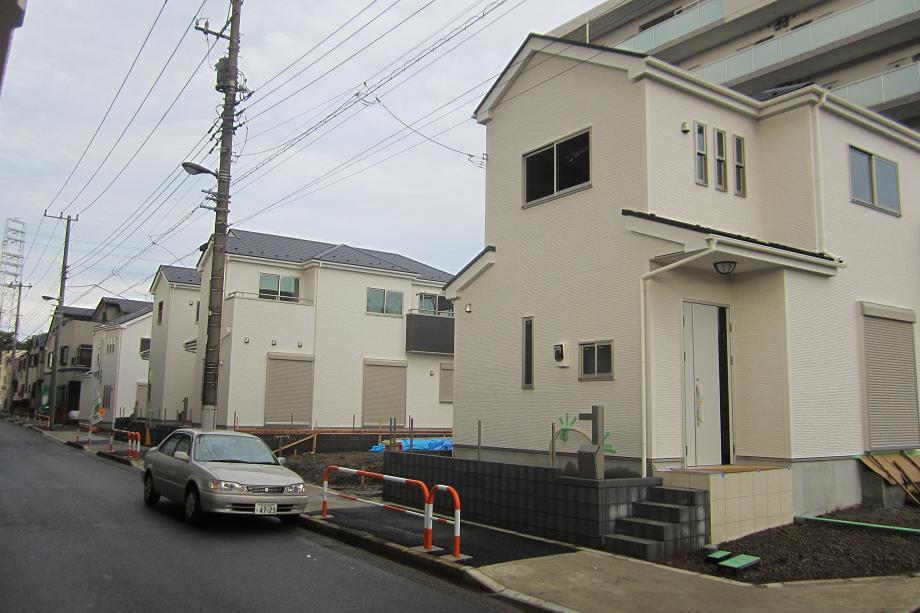 Local photos, including front road. Indoor (10 May 2013) Shooting