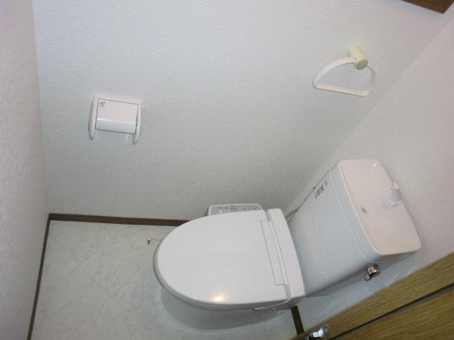 Toilet. Replace the shower toilet (1F)