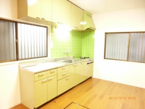 Kitchen. Bright and spacious kitchen! 