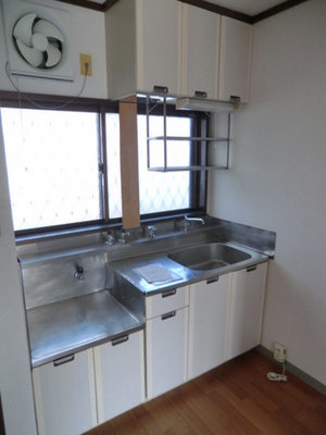 Kitchen. Window with kitchen ・ 2 lot gas stoves correspondence