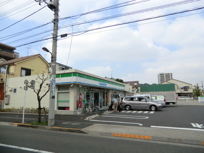 Convenience store. 450m to Family Mart (convenience store)