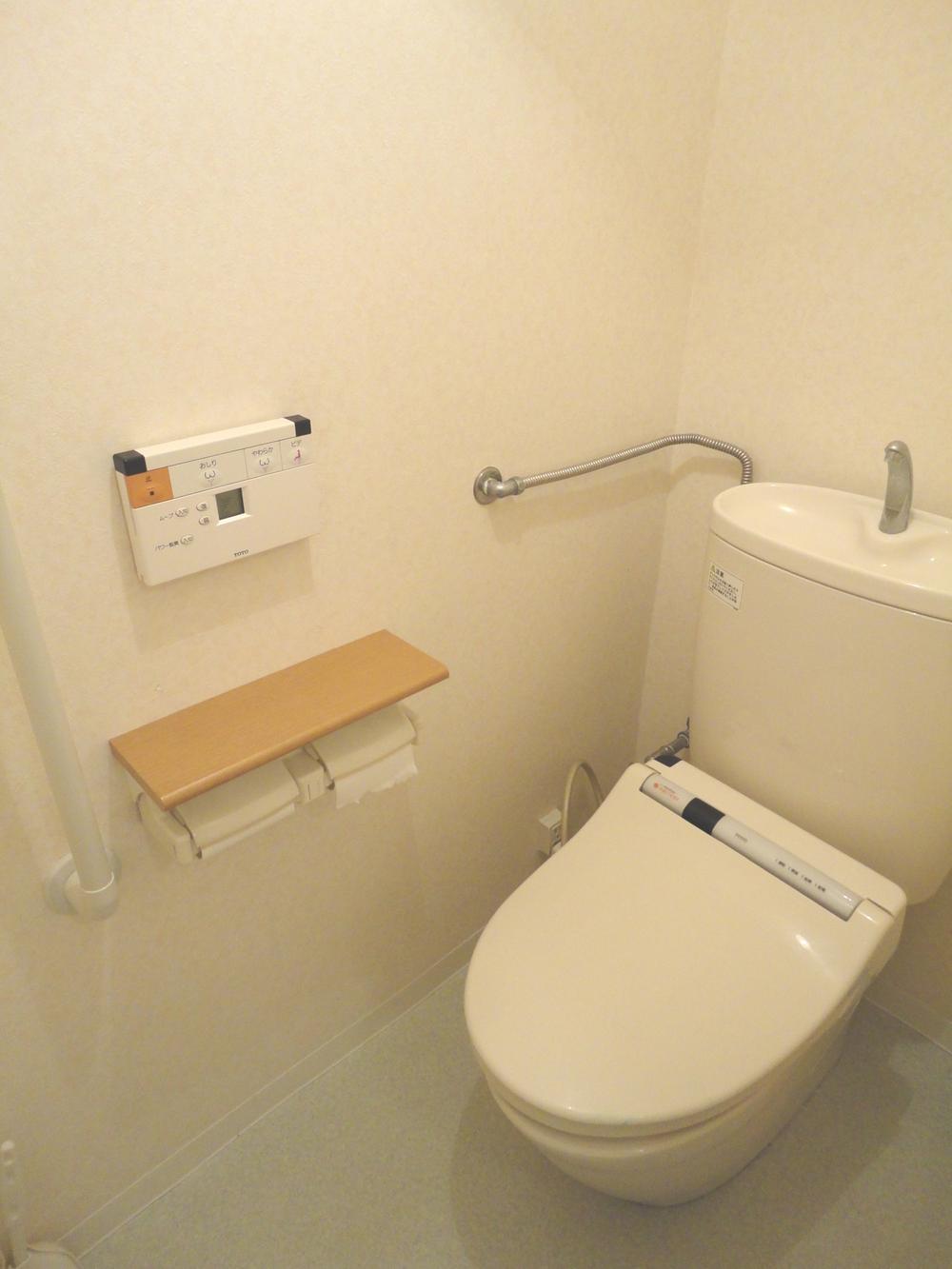 Toilet. Indoor (September 2013) Shooting