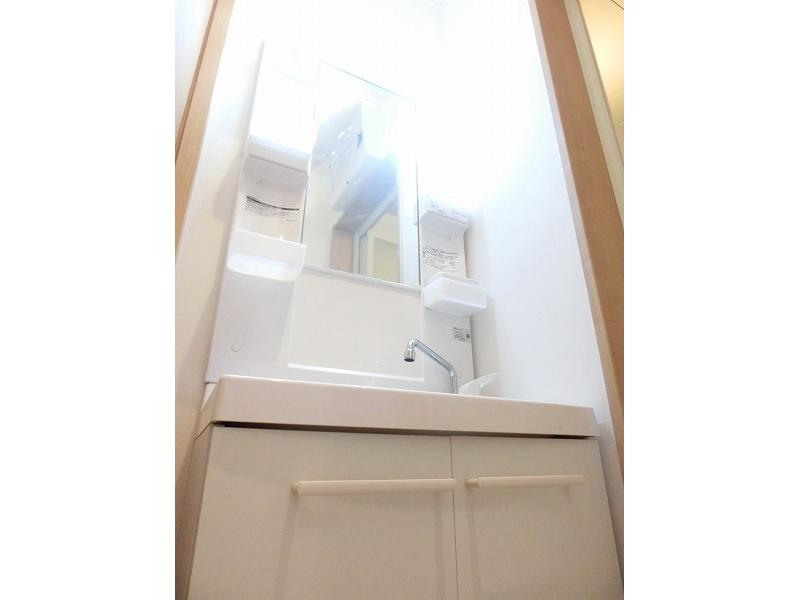 Wash basin, toilet. Washroom