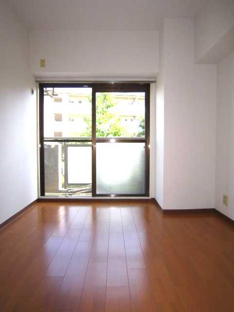 Non-living room. Indoor (12 May 2013) Shooting