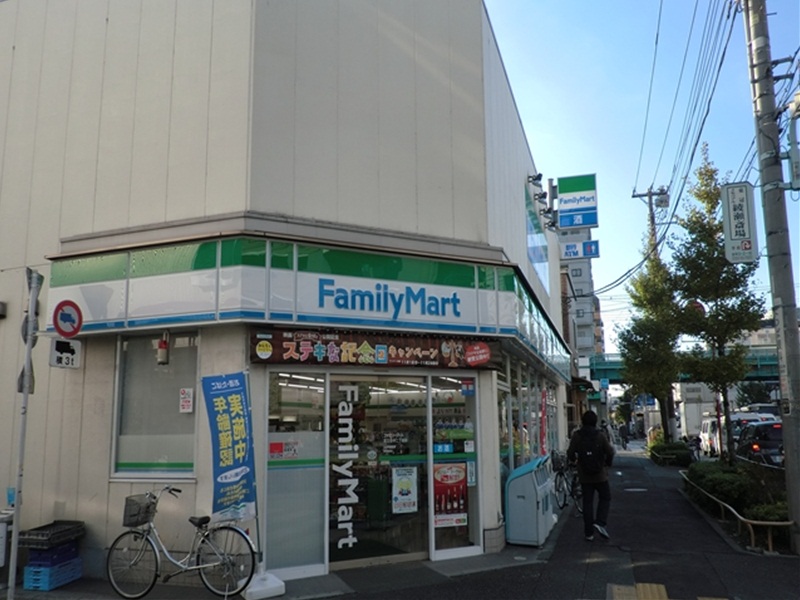 Convenience store. FamilyMart Higashiayase chome up (convenience store) 210m