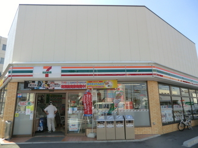 Convenience store. Seven-Eleven (convenience store) to 400m