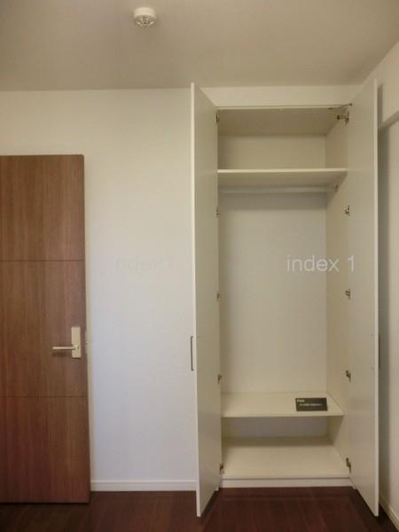 Non-living room. Also Katazuki clean clothing and luggage!