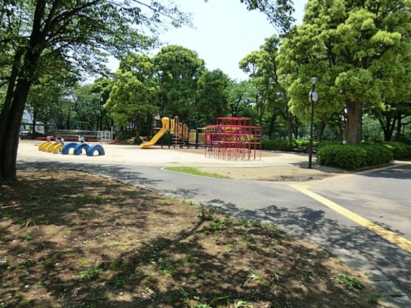 park. Municipal 400m until the flower garden park