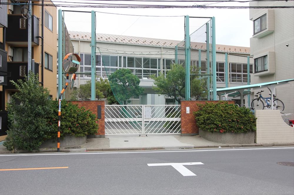 Junior high school. 180m to Adachi Ward ninth junior high school