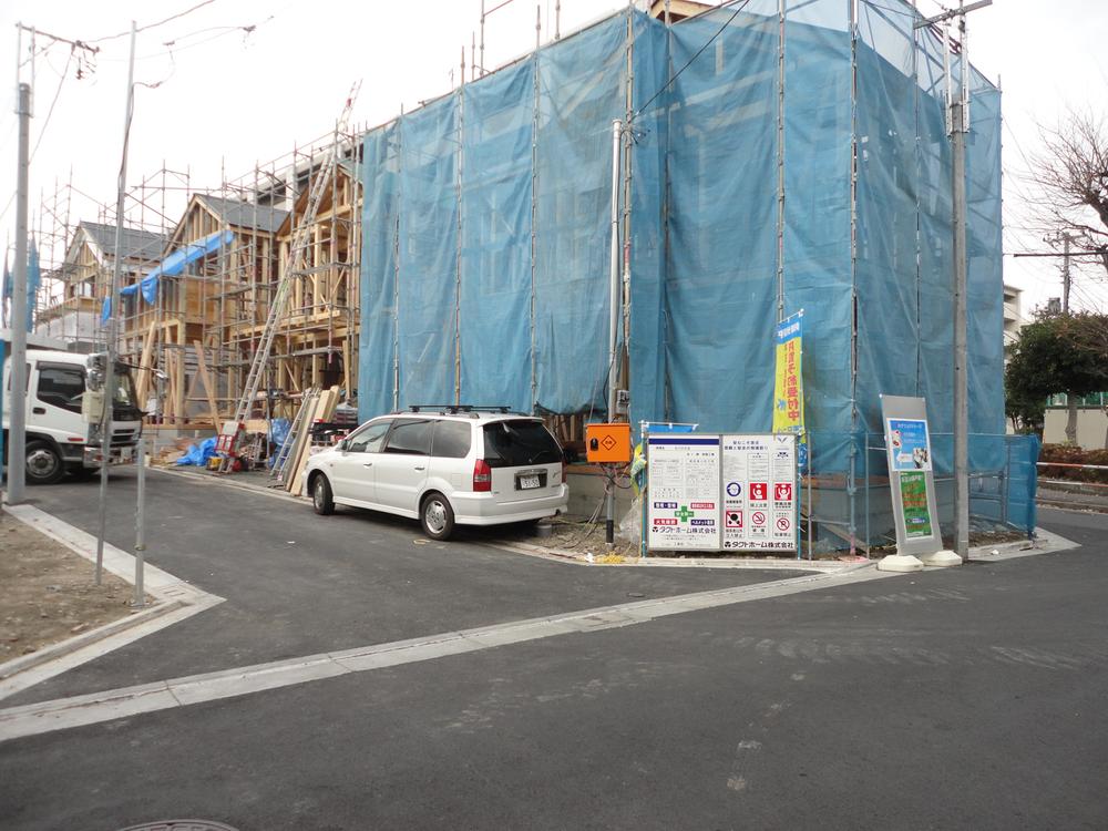 Local photos, including front road. Local (12 May 2013) Shooting