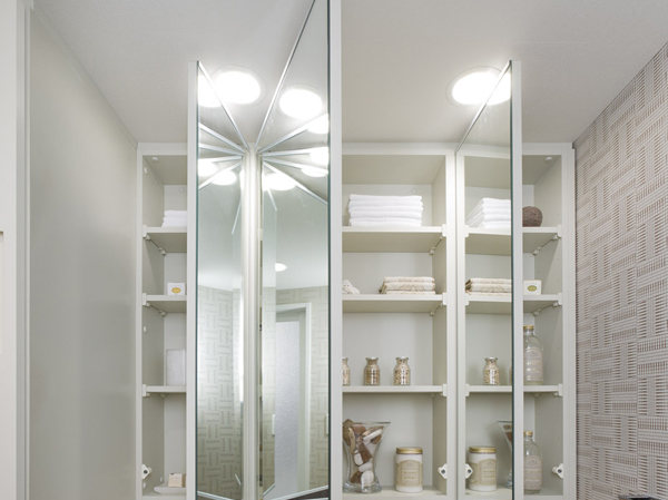 Bathing-wash room.  [Three-sided mirror back storage] Other toothbrush and toothpaste to use morning and evening, It is housed in the brush and cosmetics refreshing Maeru Kagamiura. Perfect tightness without a flat-screen housed in a small storage.