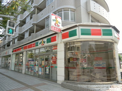 Convenience store. 1100m until Thanksgiving (convenience store)