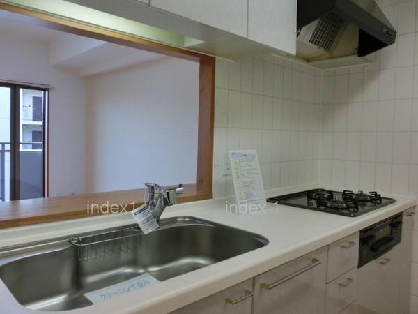 Kitchen. With water purifier to the 3-burner stove to get on dishes