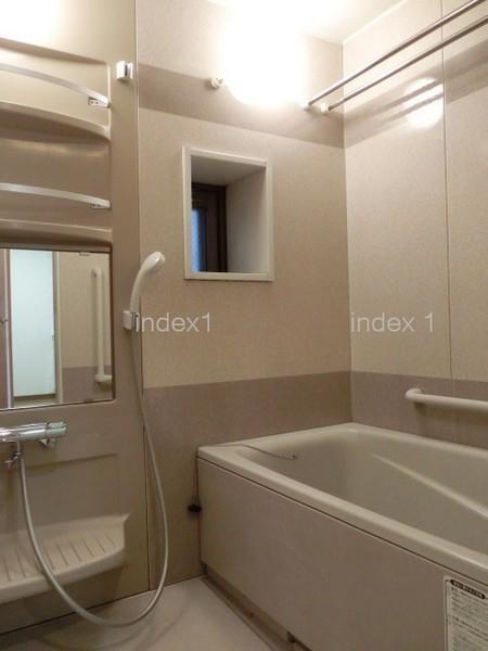 Bathroom. Convenient reheating ・ With bathroom dryer ☆