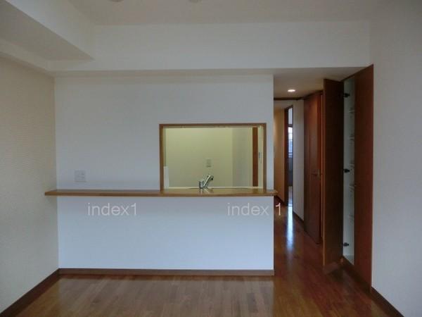 Living. Warm colors of the living space!