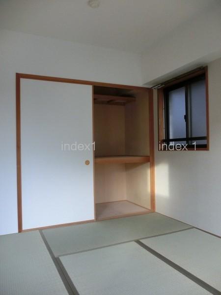 Non-living room. With a closet in the bright Japanese-style room with a feeling of cleanliness ☆