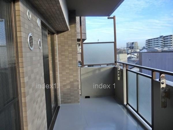 Balcony. Spacious balcony yang per well in the southeast direction ☆