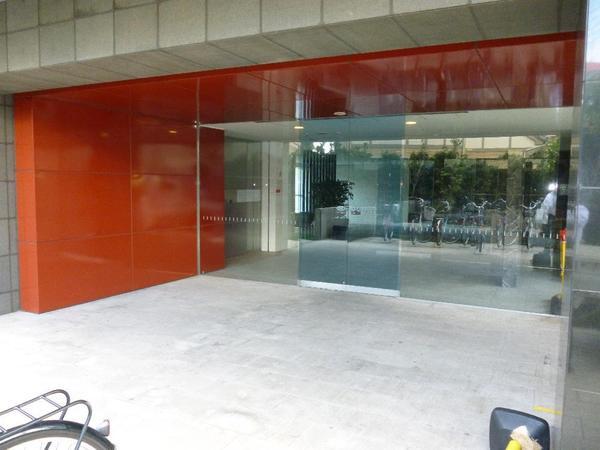 Entrance. Auto-Lock Yes.