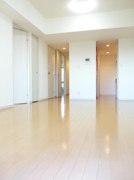 Living. About 11.8 tatami