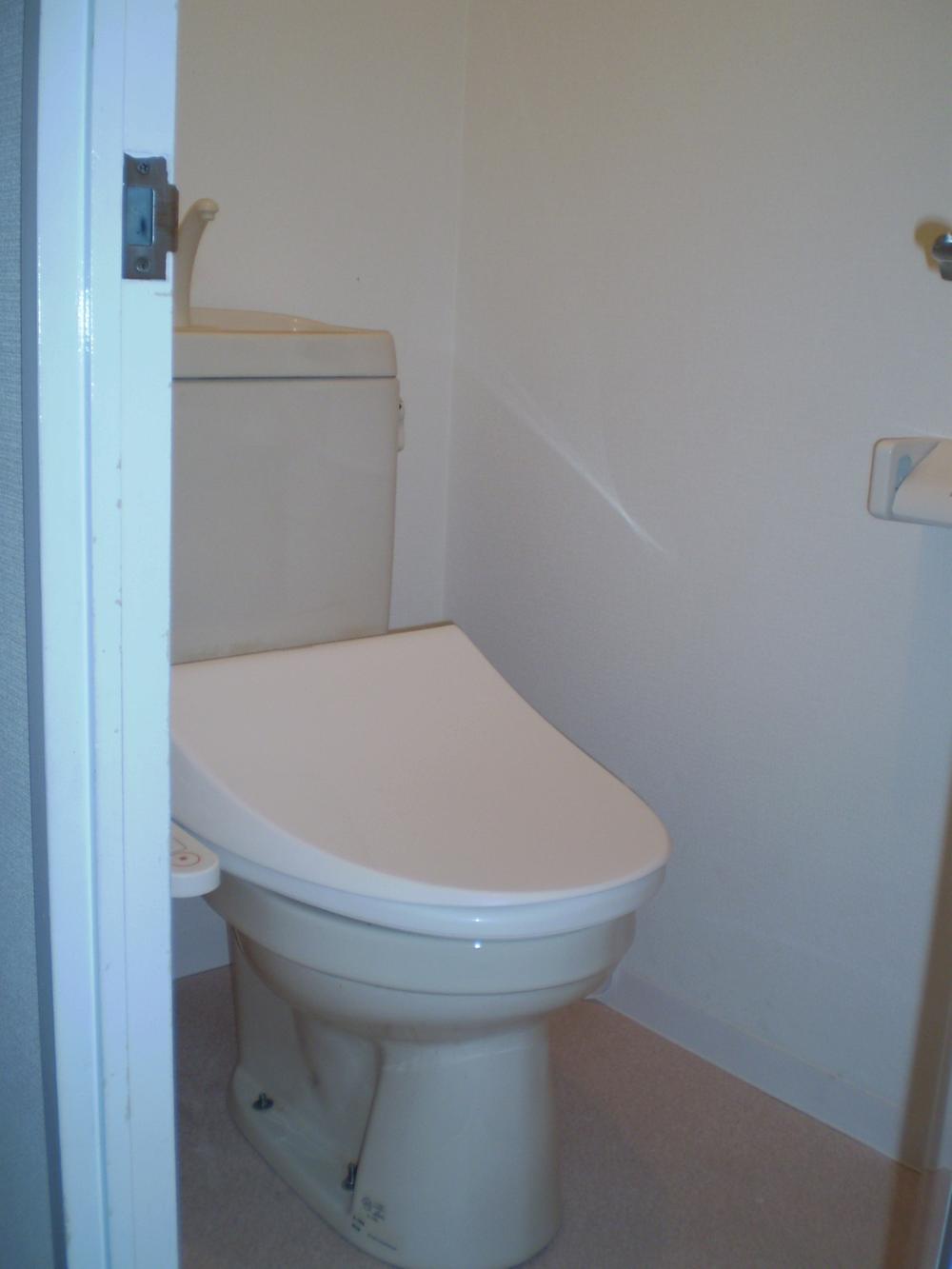 Toilet. Indoor (10 May 2013) Shooting