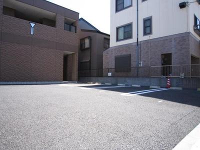 Parking lot. Parking: monthly 13,650 yen