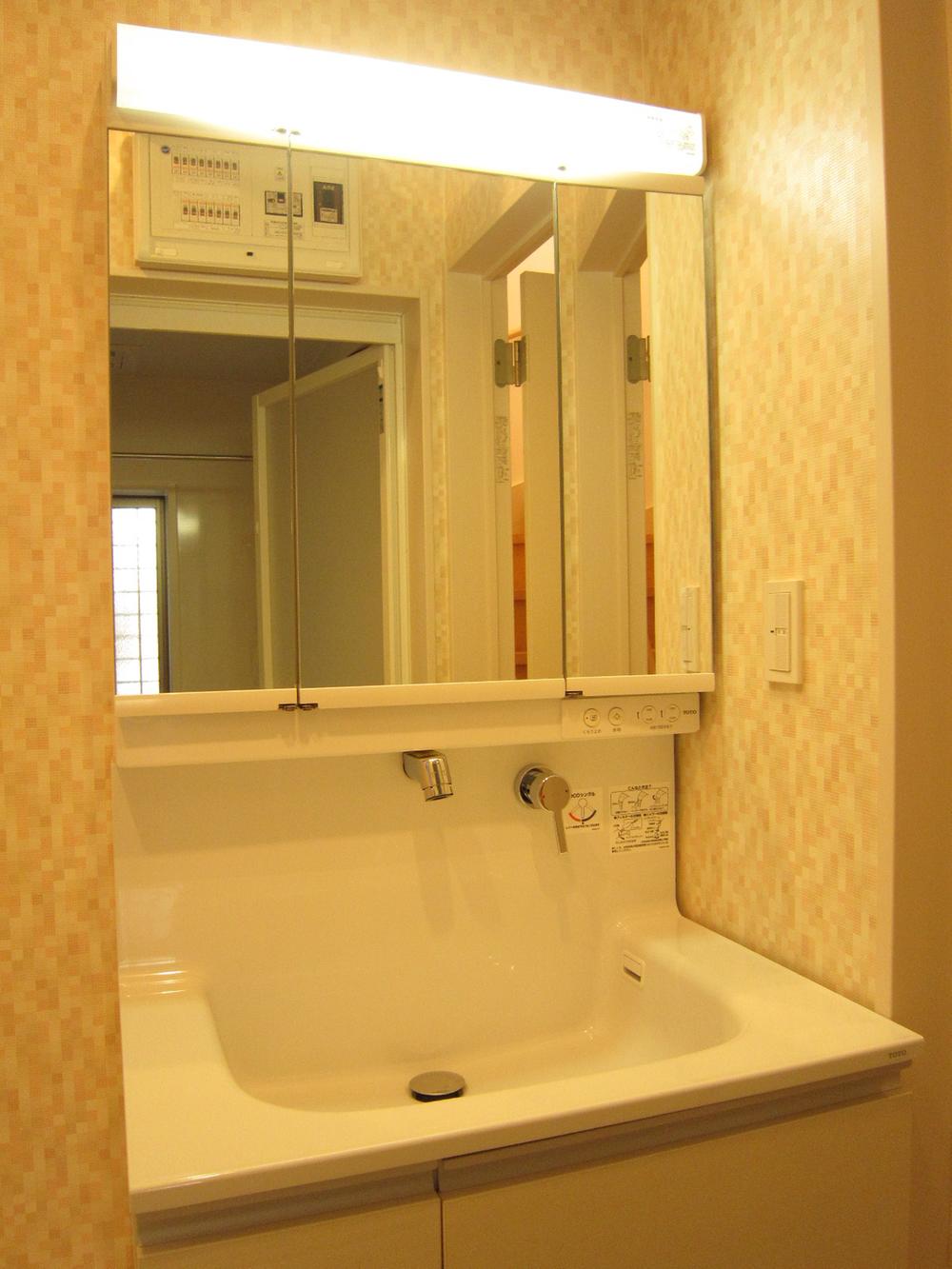 Wash basin, toilet. Building 2 room (November 2013) Shooting